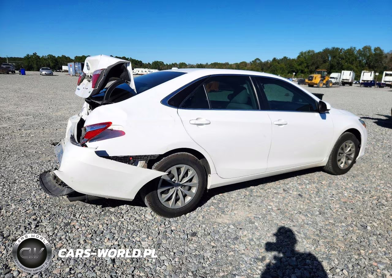 2016 Toyota Camry Le VIN:4T1BF1FK8GU163337 - 3