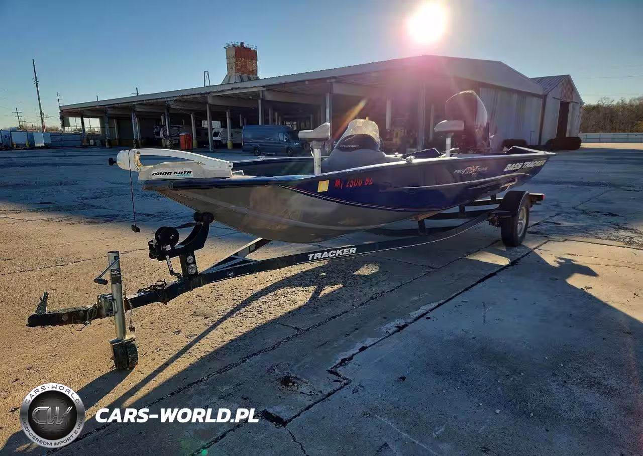 2015 Bass Tracker Boat VIN:BUJ17841L415 - 2