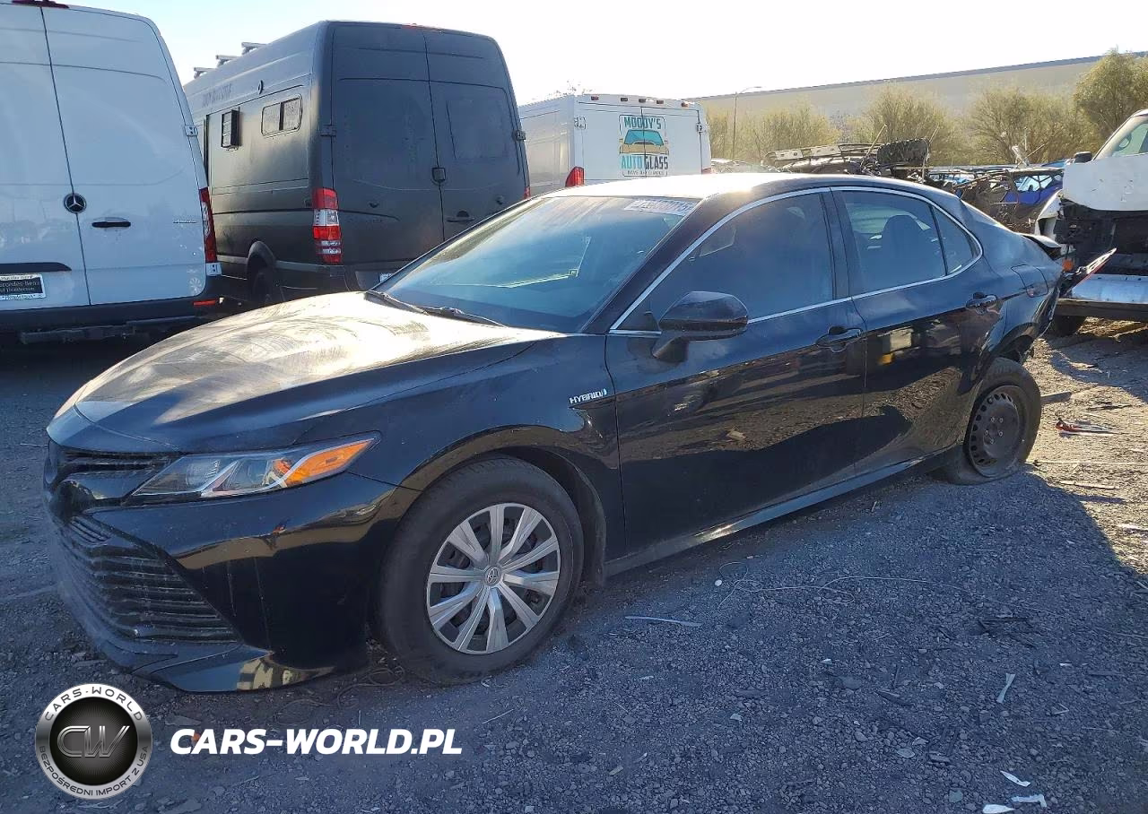 2018 Toyota Camry Le – zdjęcie 1 z 13