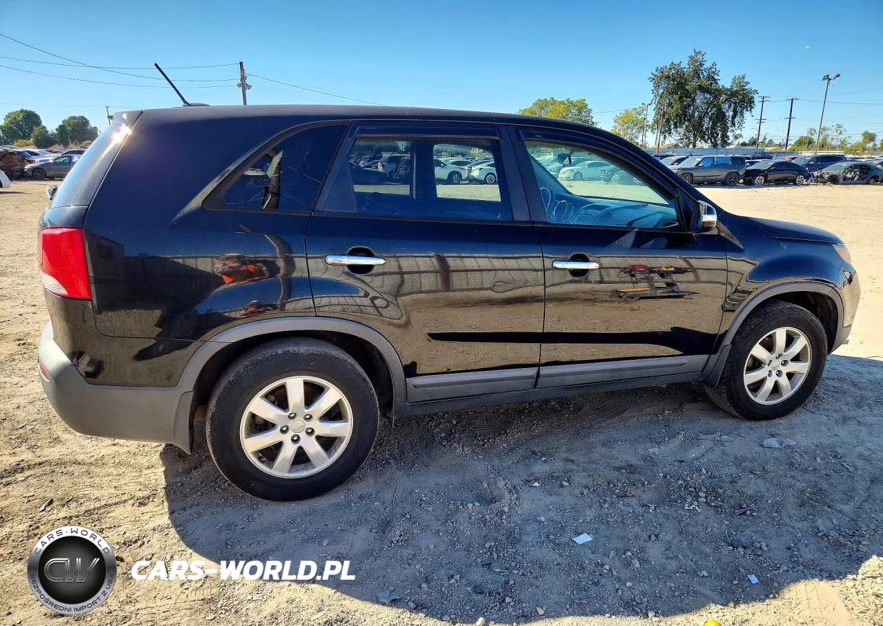 2013 Kia Sorento Lx VIN:5XYKT3A15DG313747 - 3