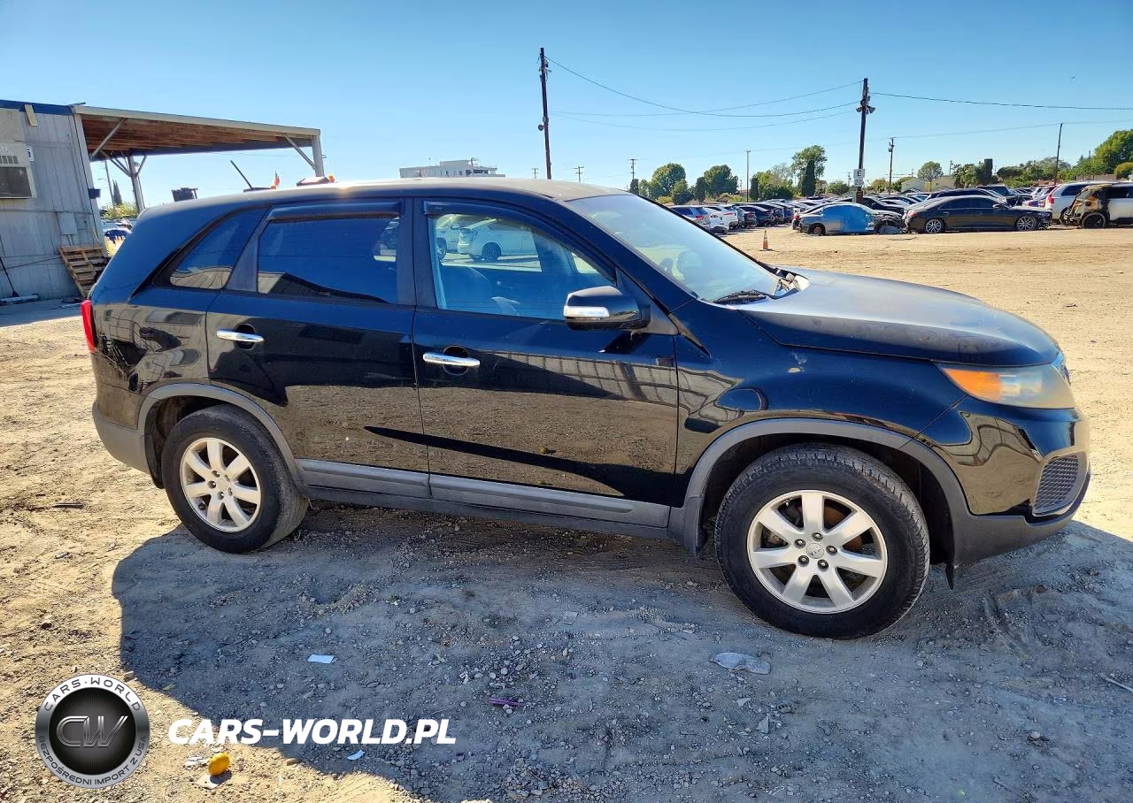 2013 Kia Sorento Lx VIN:5XYKT3A15DG313747 - 4