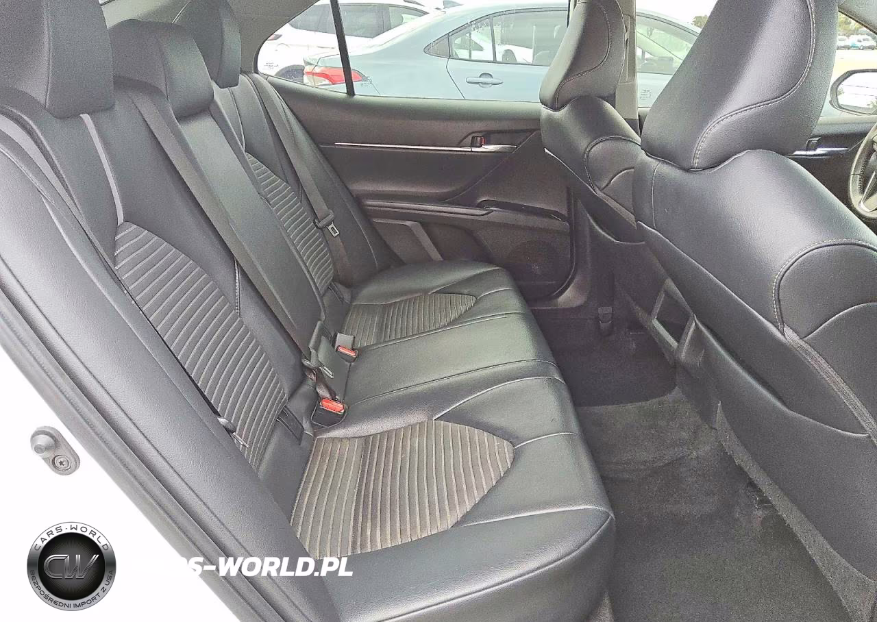 2019 Toyota Camry L VIN:4T1B11HK5KU261164 - 10