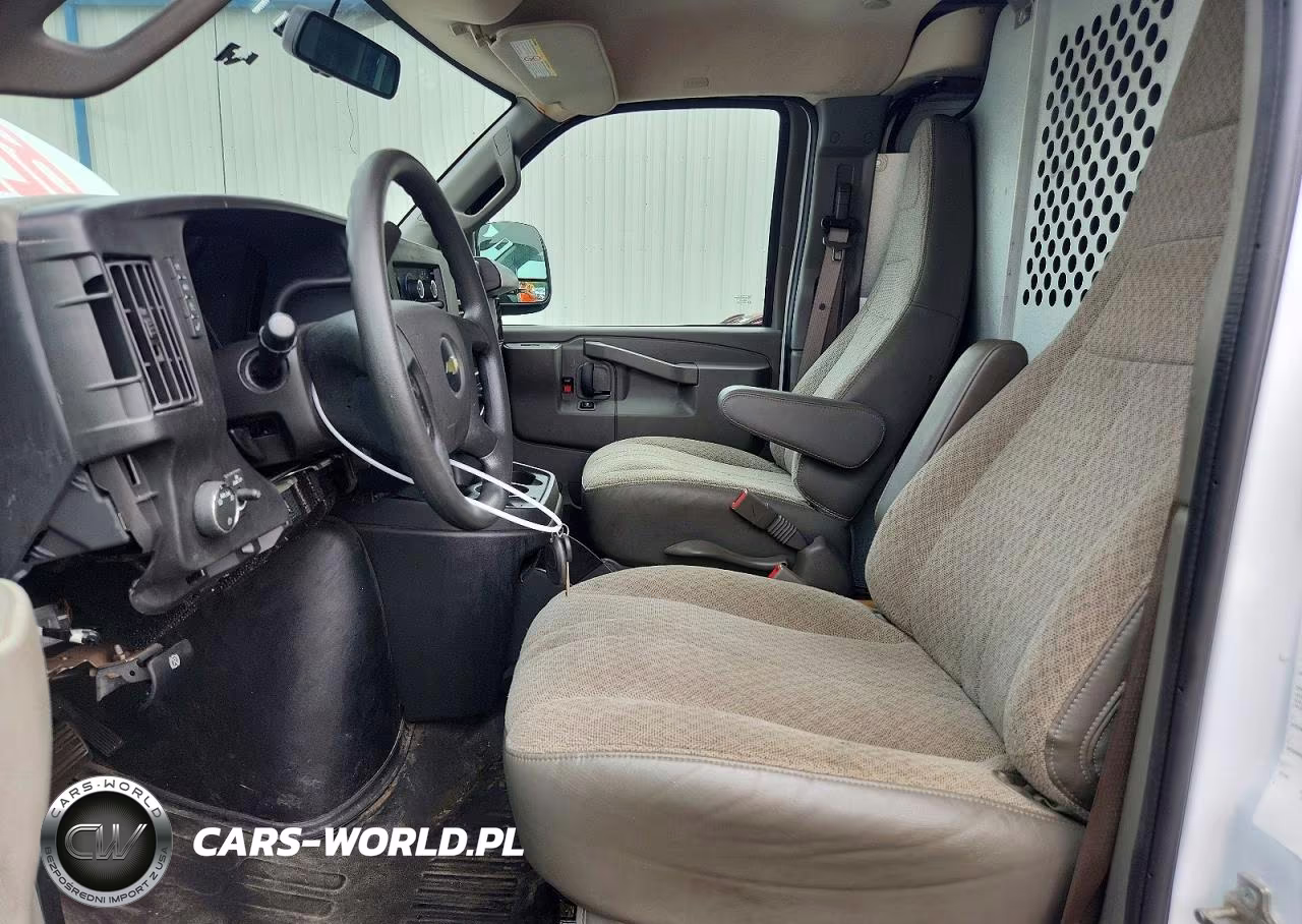 2023 Chevrolet Express G2500 VIN:1GCWGAFP2P1247279 - 7