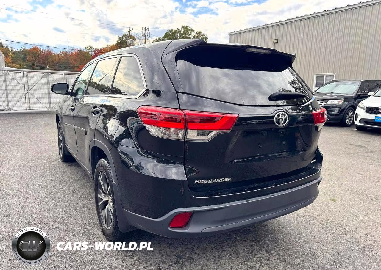 2019 Toyota Highlander Le VIN:5TDBZRFH1KS964588 - 2