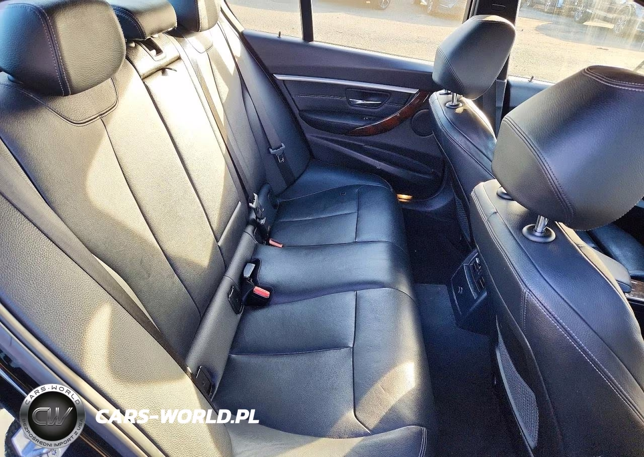 2018 BMW 330 Xi VIN:WBA8D9G55JNU67364 - 10