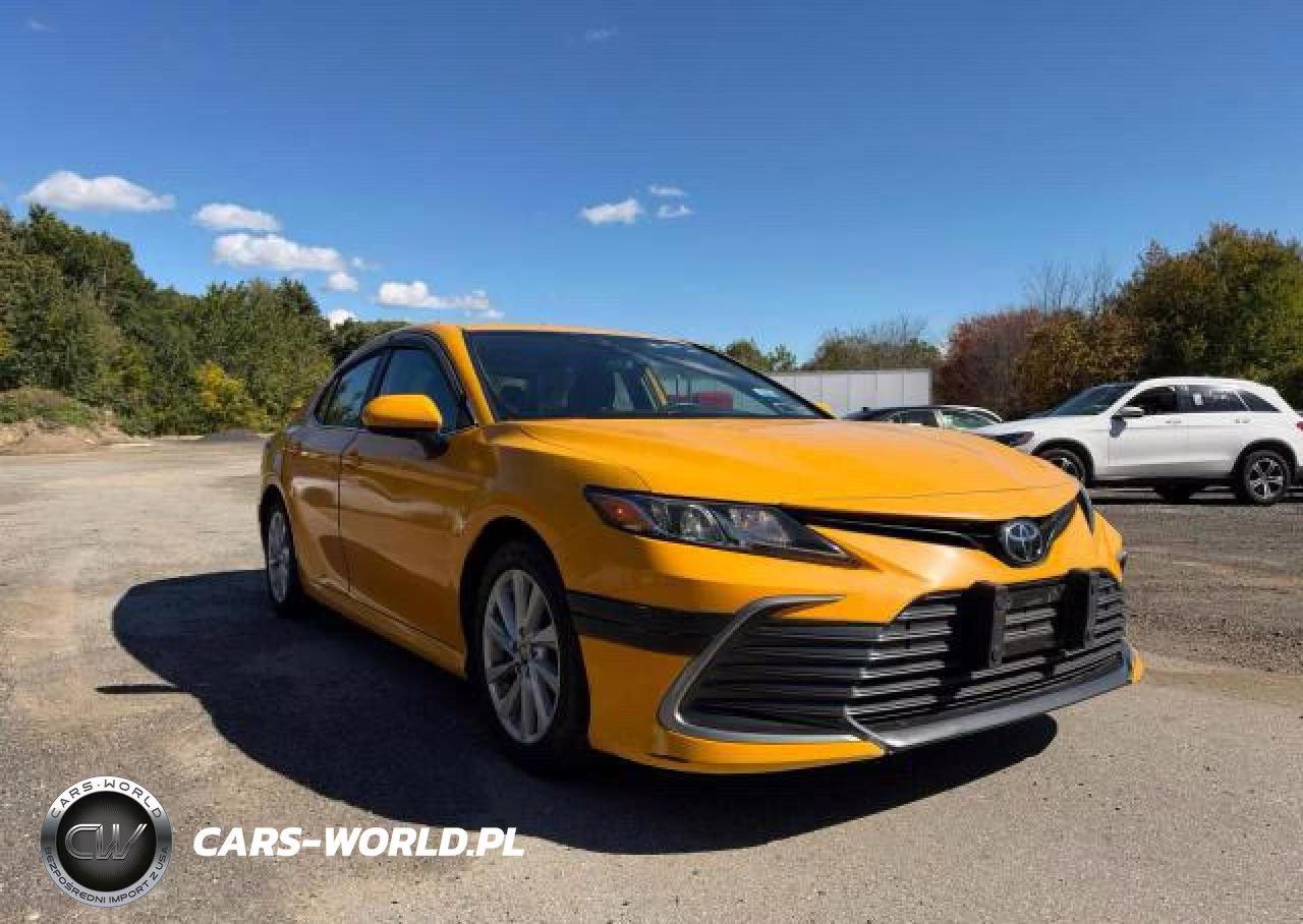 2022 Toyota Camry Le – zdjęcie 1 z 10