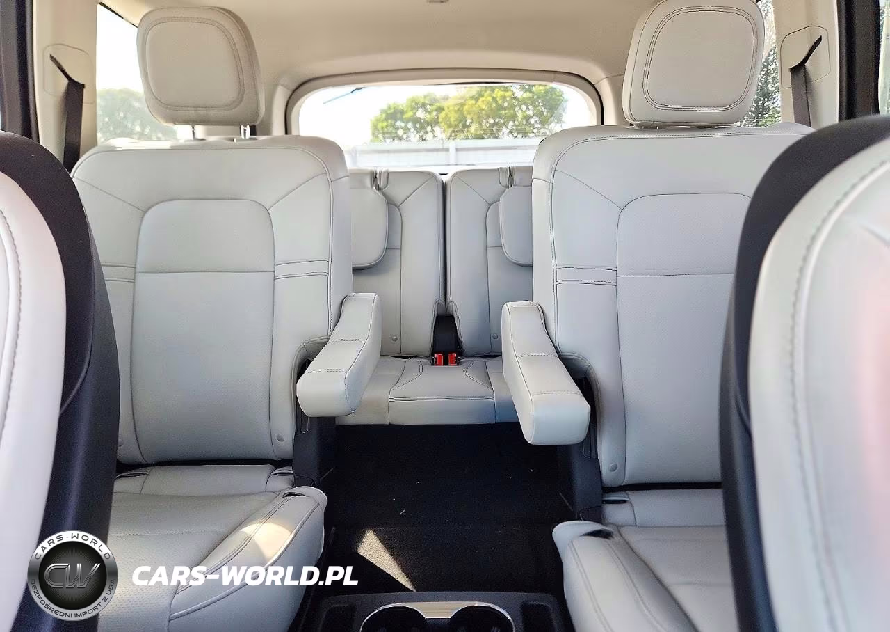 2025 Lincoln Aviator VIN:5LM5J6WC2SGL15957 - 10