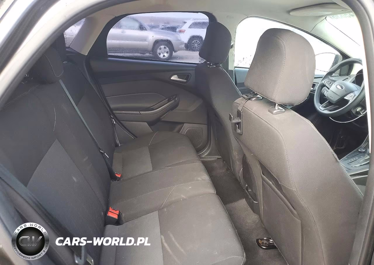 2015 Ford Focus Se VIN:1FADP3K27FL221394 - 10