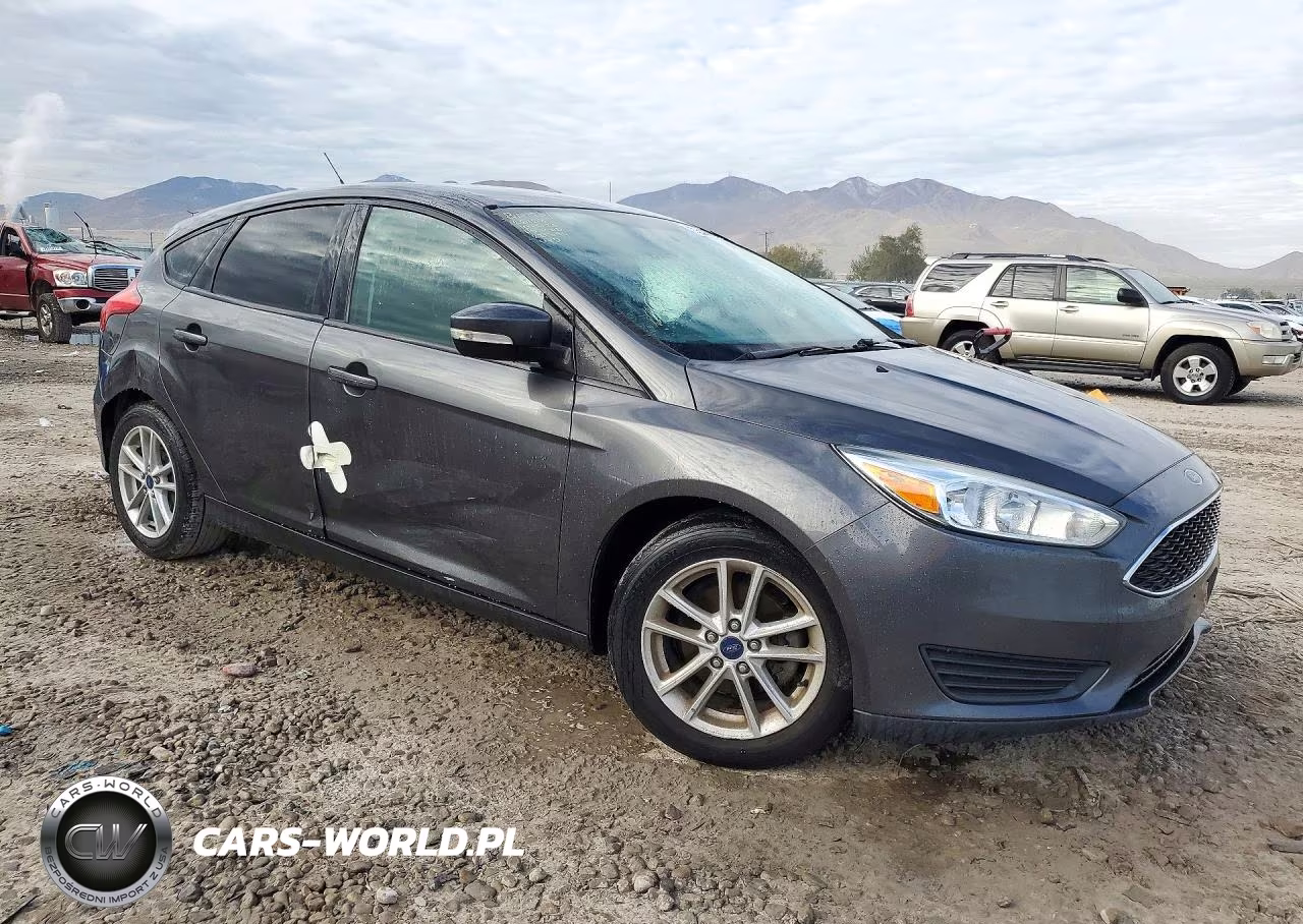 2015 Ford Focus Se VIN:1FADP3K27FL221394 - 4