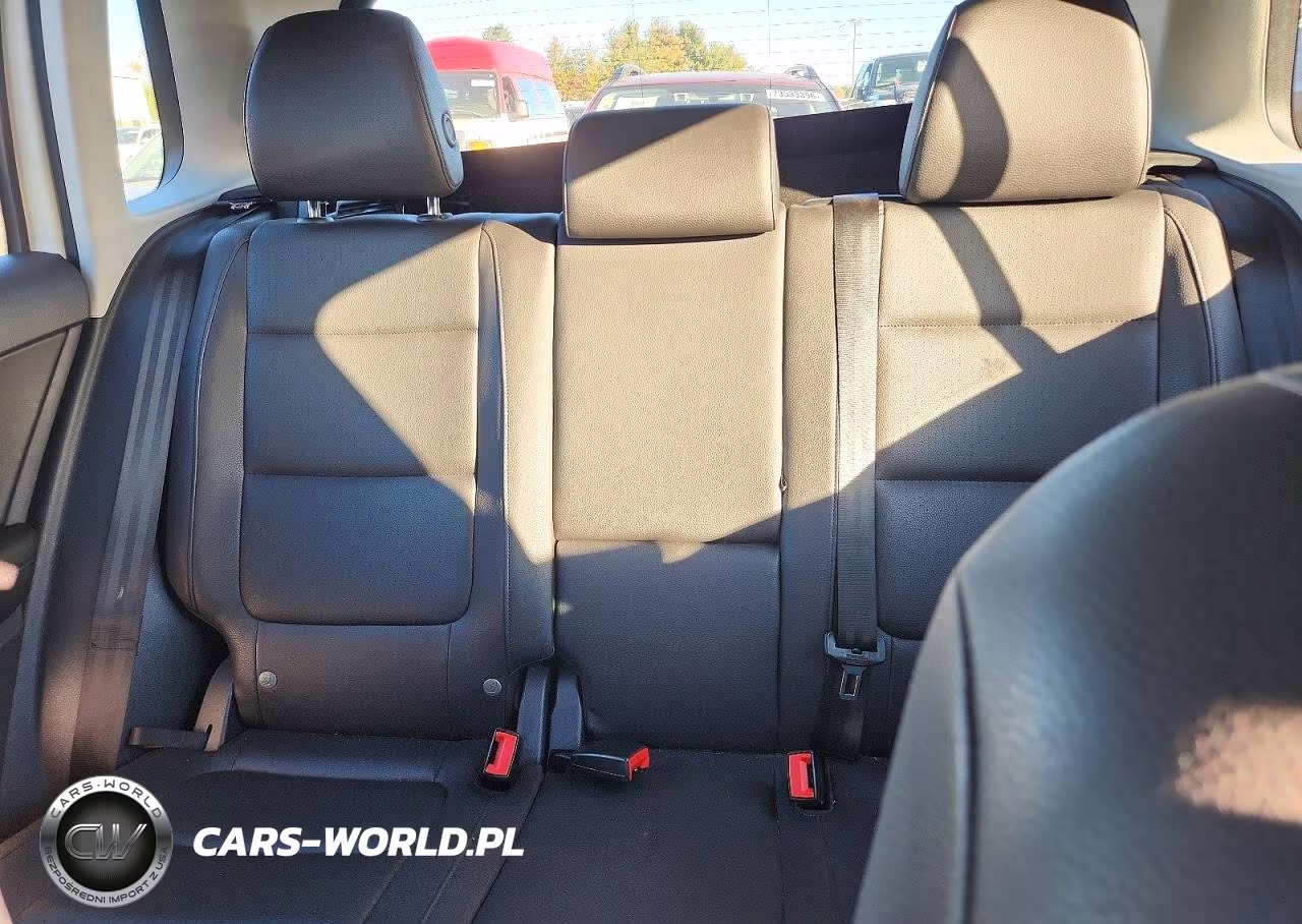 2016 Volkswagen Tiguan S VIN:WVGBV7AX7GW541502 - 10