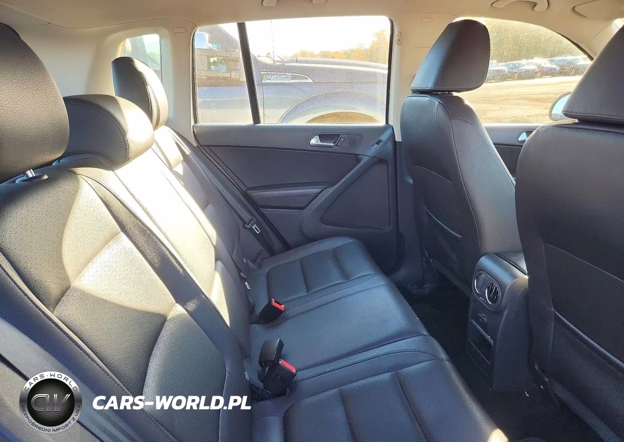 2016 Volkswagen Tiguan S VIN:WVGBV7AX7GW541502 - 11