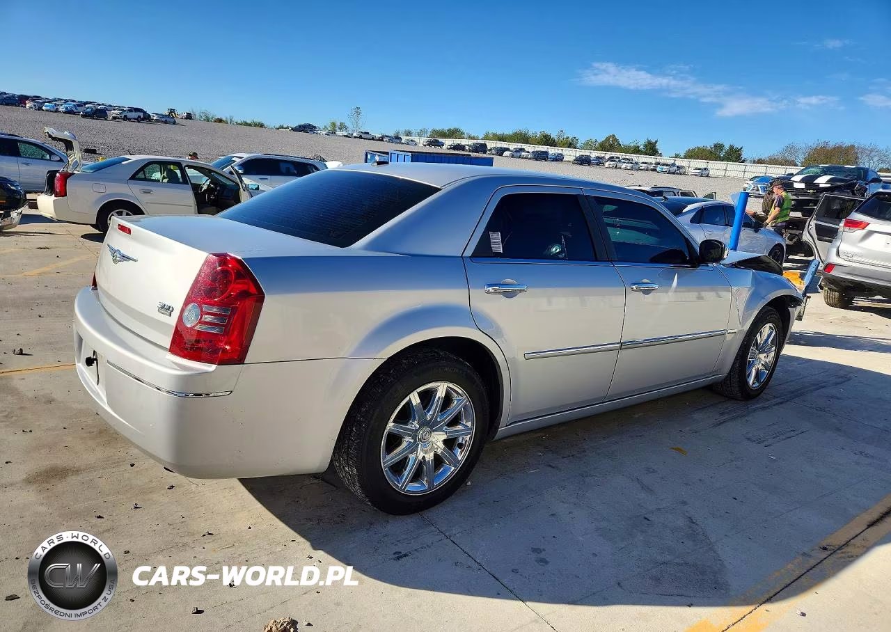 2010 Chrysler 300 Touring VIN:2C3CA5CV6AH329432 - 3