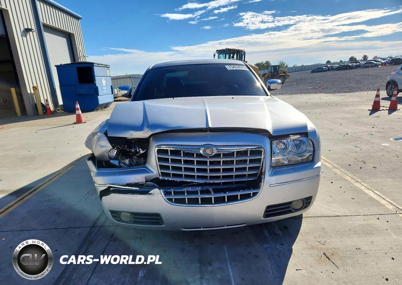 2010 Chrysler 300 Touring VIN:2C3CA5CV6AH329432 - 5