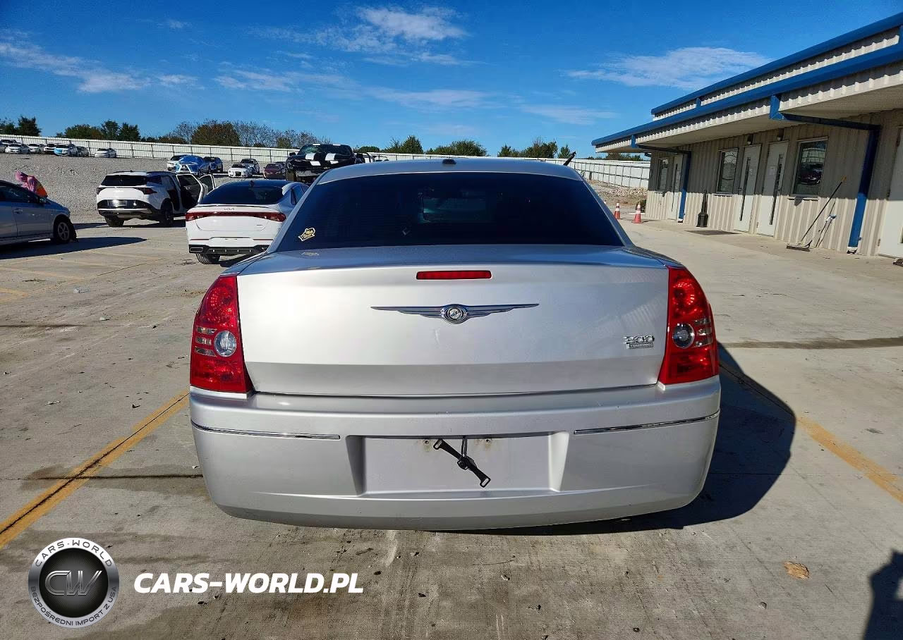 2010 Chrysler 300 Touring VIN:2C3CA5CV6AH329432 - 6