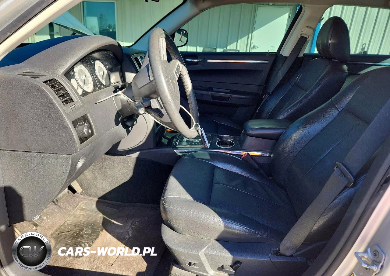 2010 Chrysler 300 Touring VIN:2C3CA5CV6AH329432 - 7