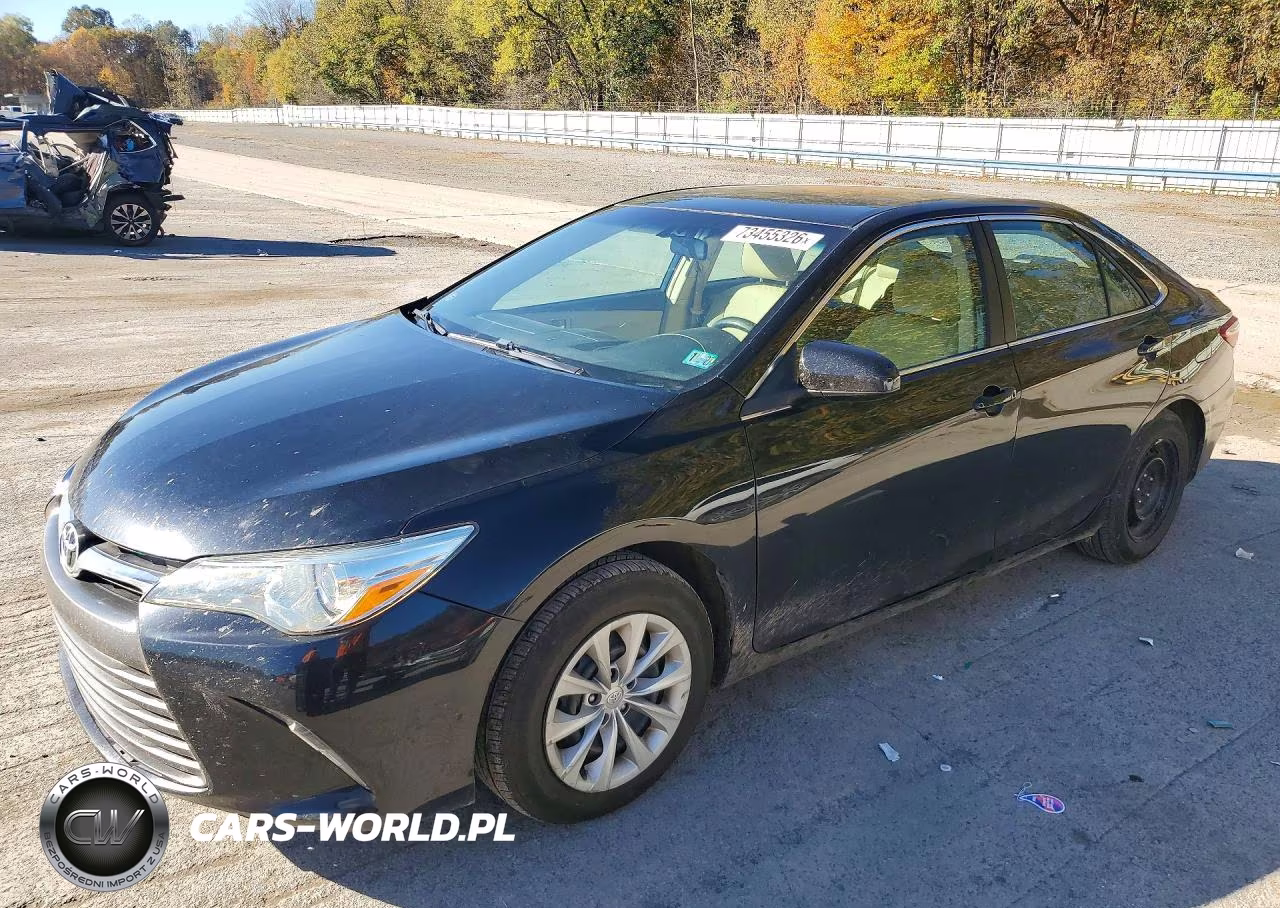 2015 Toyota Camry Le – zdjęcie 1 z 12