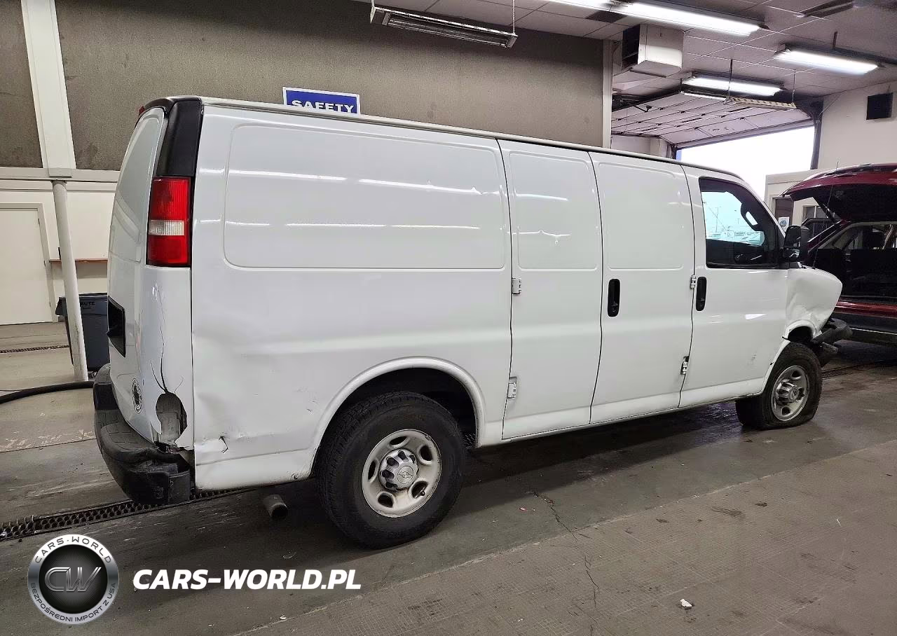 2017 Chevrolet Express G2500 VIN:1GCWGAFF4H1109123 - 3