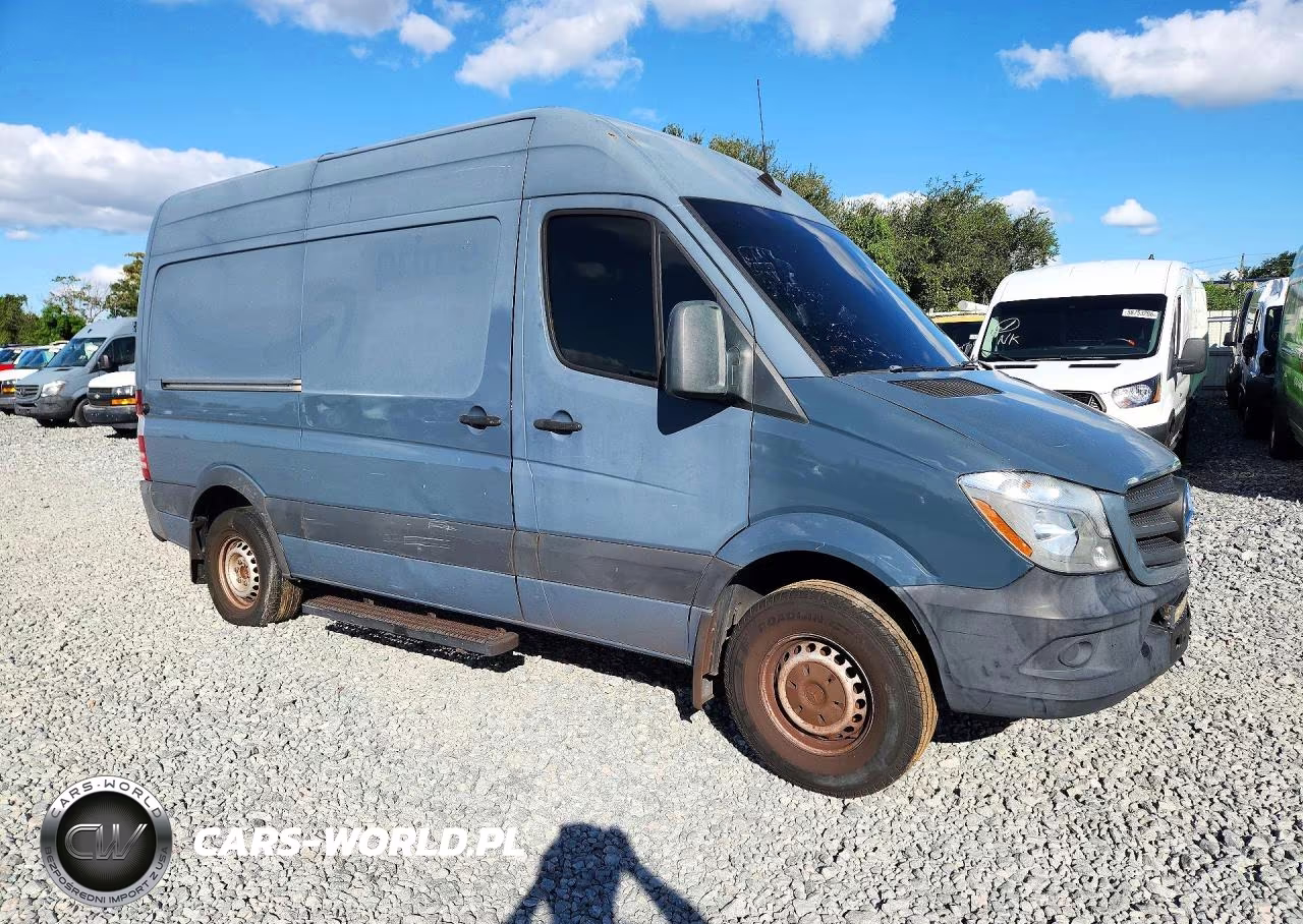 2018 Mercedes-Benz Sprinter 2500 Delivery Van VIN:WD3PE7CD7JP623822 - 4