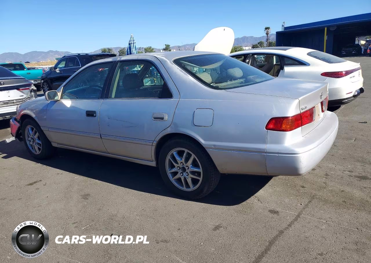 2001 Toyota Camry Xle V6 VIN:4T1BF28K51U117605 - 2
