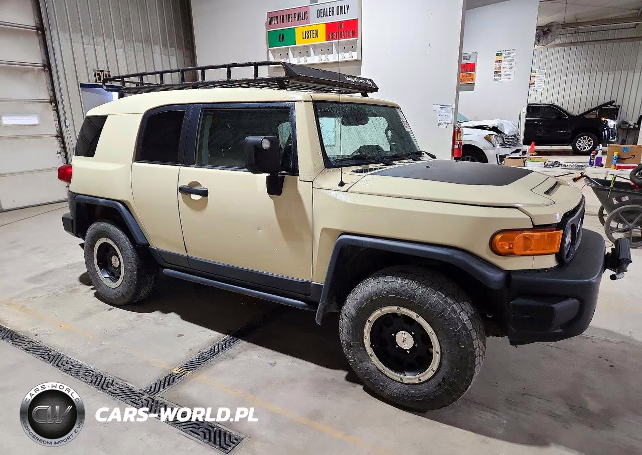 2010 Toyota Fj Cruiser Base VIN:JTEBU4BF0AK077975 - 4