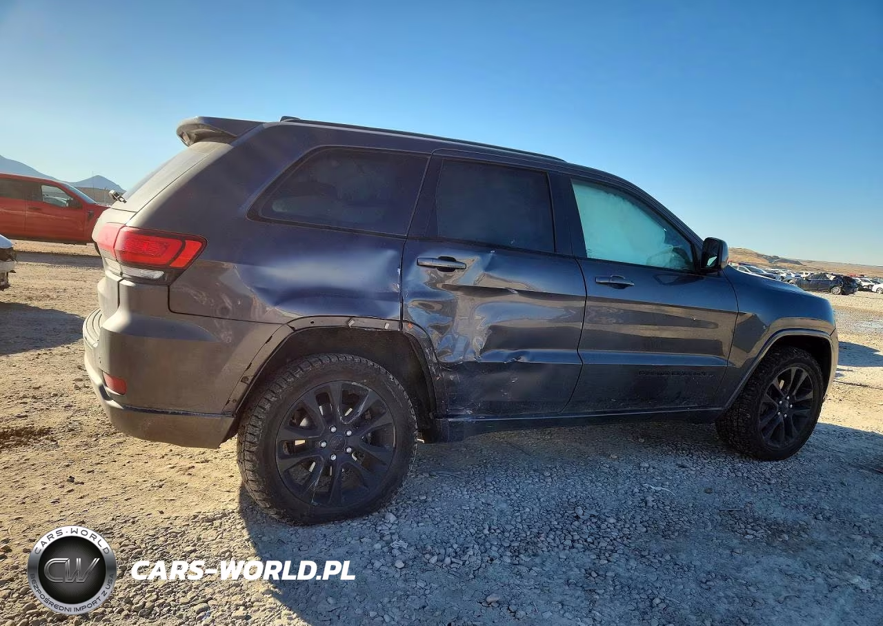 2017 Jeep Grand Cherokee Laredo VIN:1C4RJFAGXHC951058 - 3