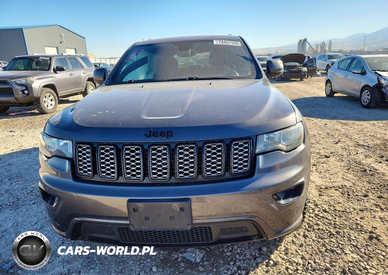 2017 Jeep Grand Cherokee Laredo VIN:1C4RJFAGXHC951058 - 5
