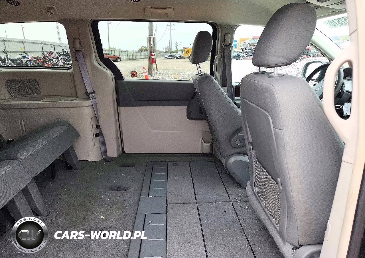2010 Chrysler Town & Country Touring VIN:2A4RR5D18AR148671 - 11