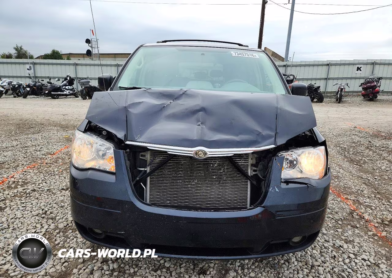 2010 Chrysler Town & Country Touring VIN:2A4RR5D18AR148671 - 5