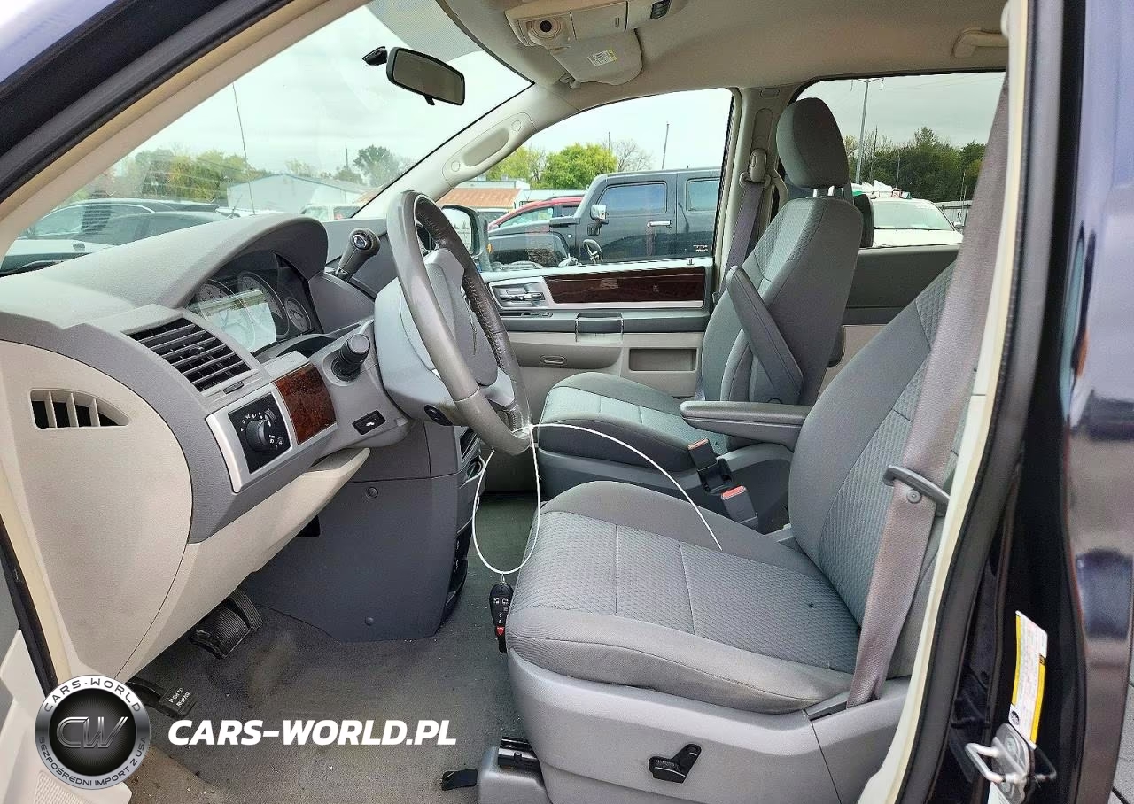 2010 Chrysler Town & Country Touring VIN:2A4RR5D18AR148671 - 7