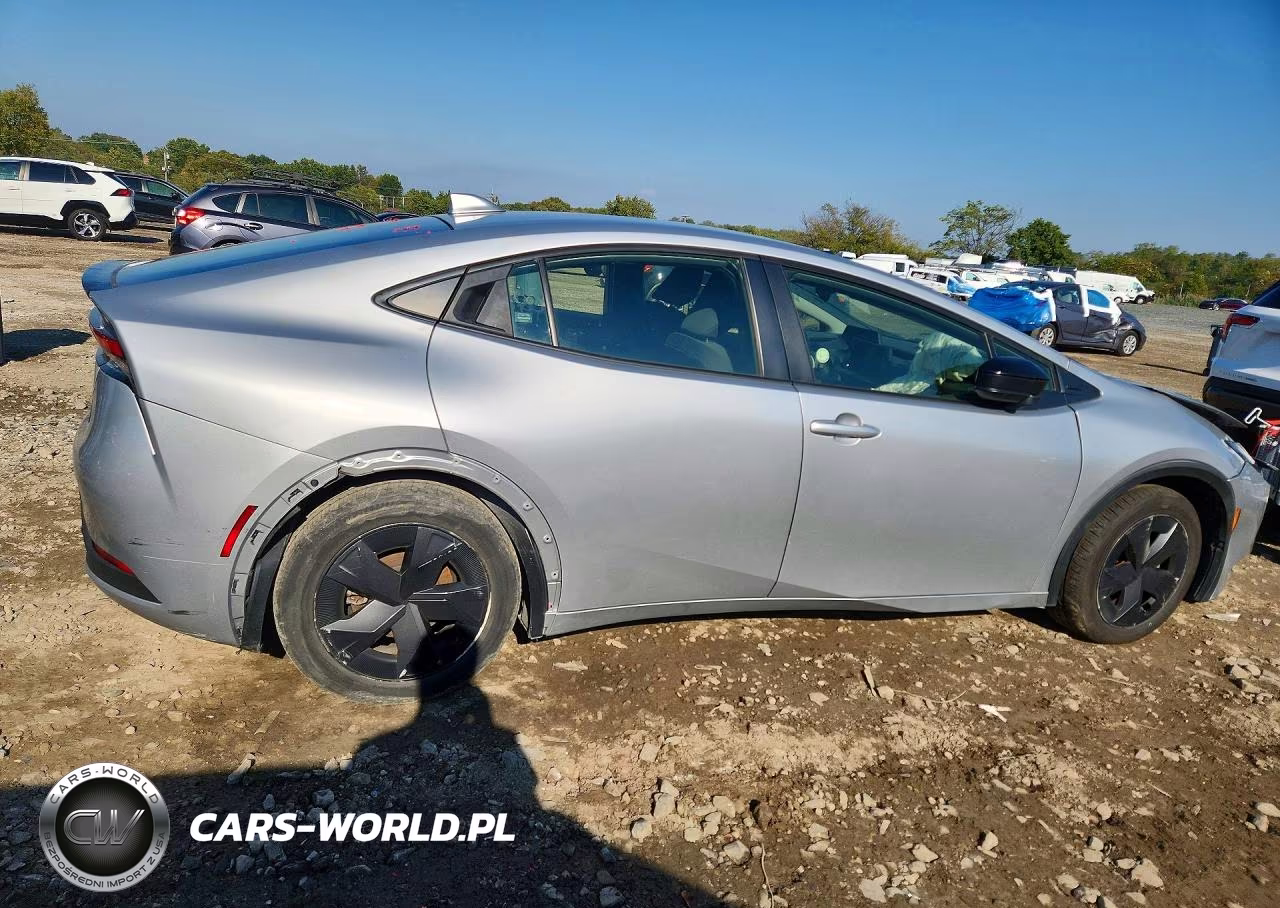 2024 Toyota Prius Le VIN:JTDACAAU1R3026704 - 3