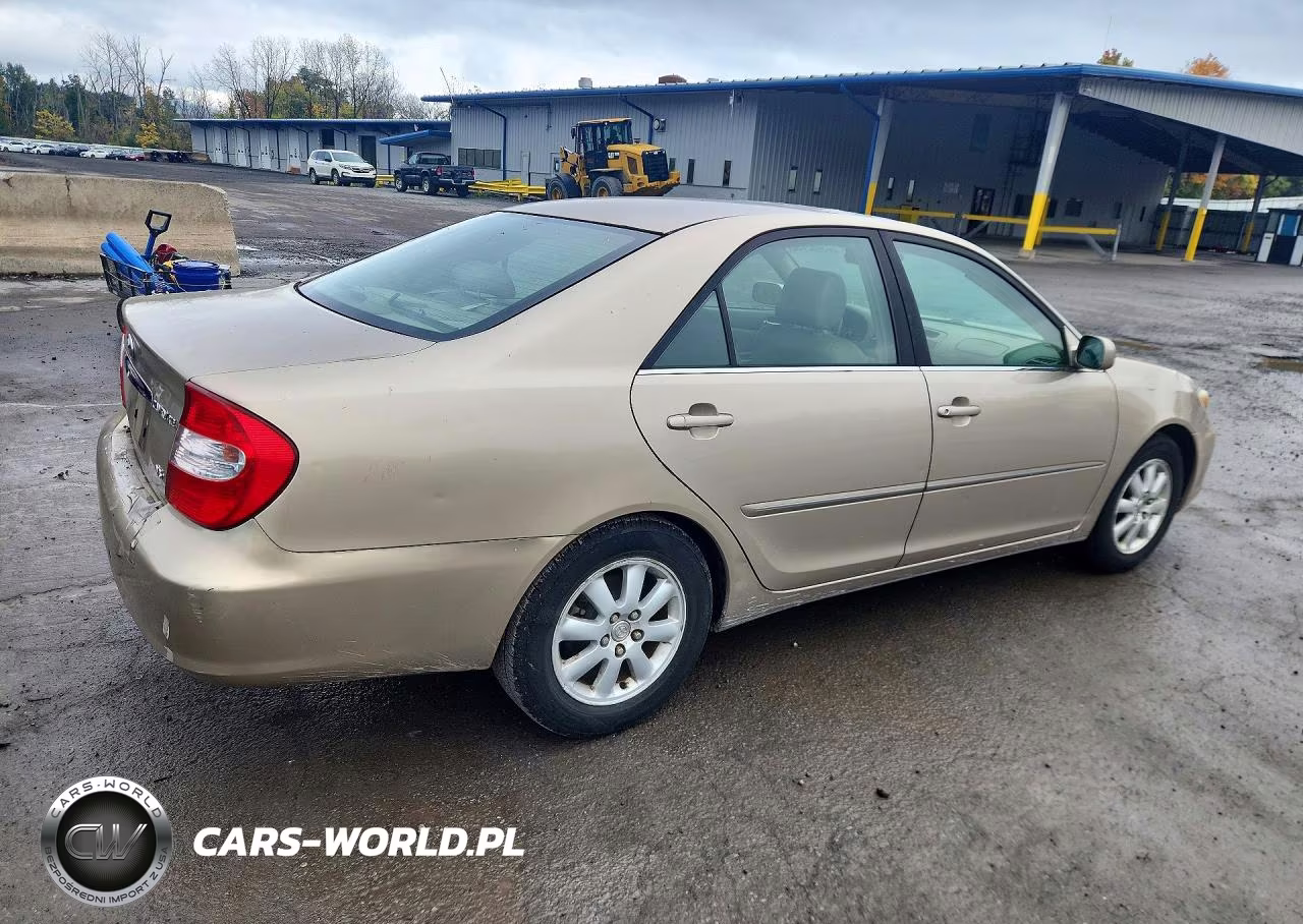 2002 Toyota Camry Xle V6 VIN:JTDBF30K220003964 - 3