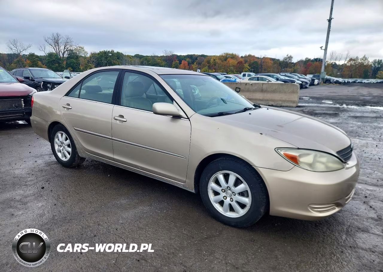 2002 Toyota Camry Xle V6 VIN:JTDBF30K220003964 - 4