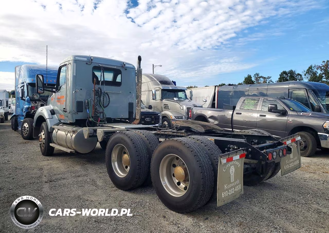 KENWORTH CONSTRUCTI VIN:1XKZDK9X4RJ321056 - 2