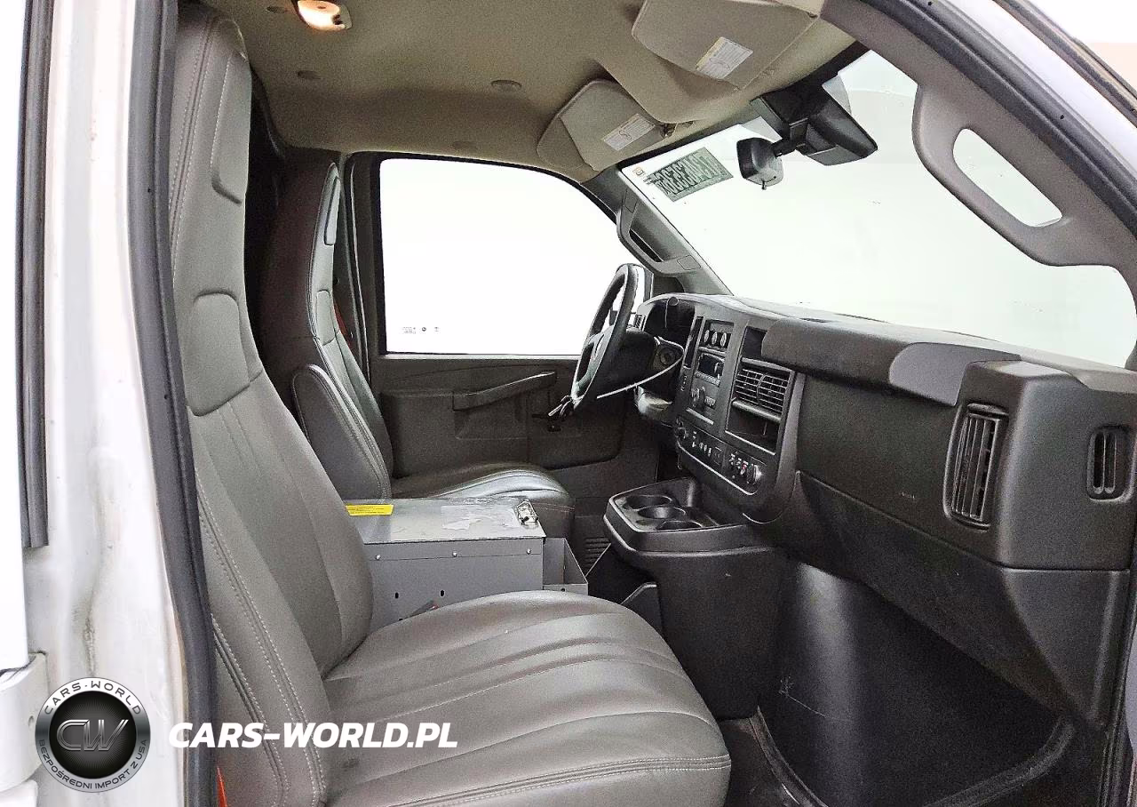 2020 Chevrolet Express 25 VIN:1GCWGAFP8L1256577 - 14