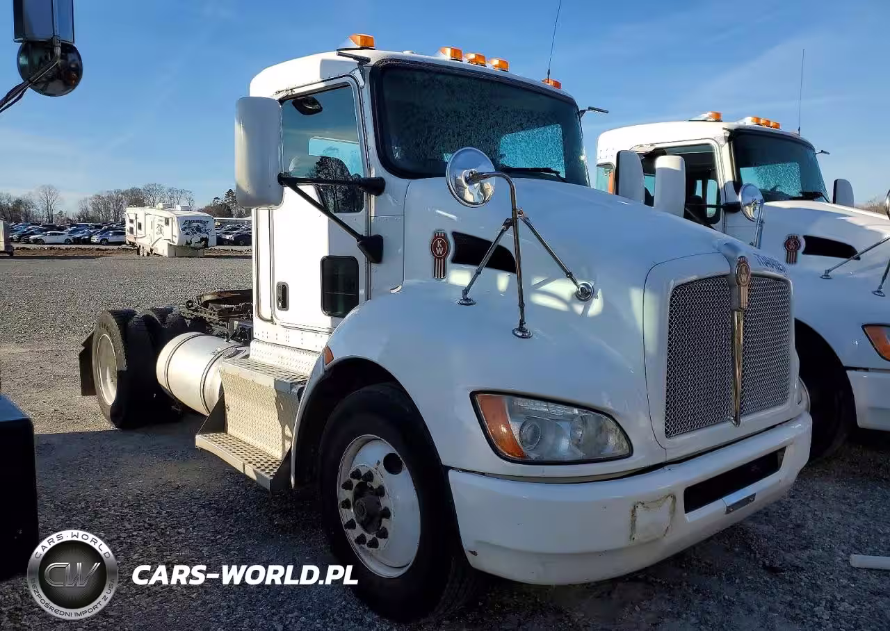 2017 Kenworth T370 Semi Truck