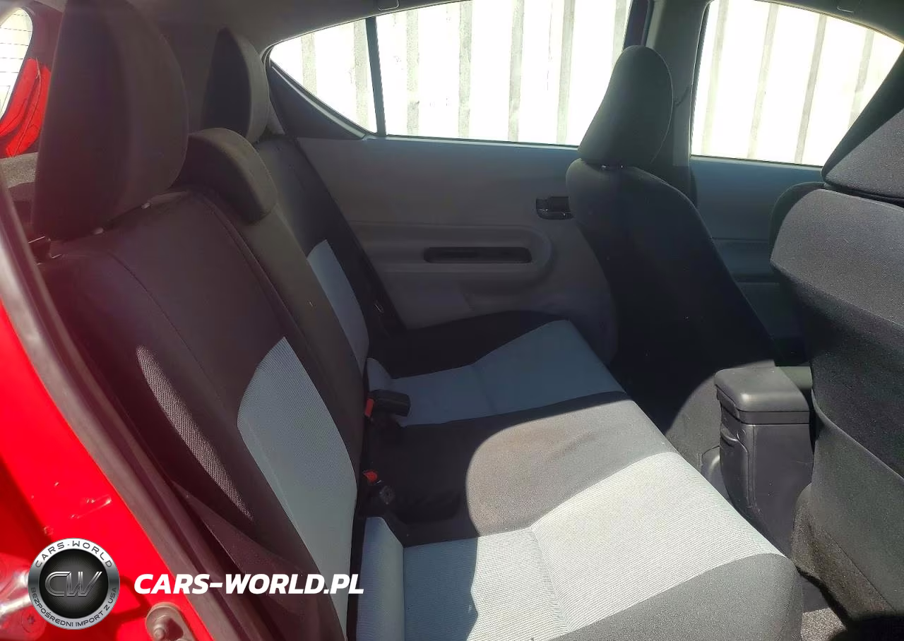 2014 Toyota Prius C Two VIN:JTDKDTB33E1559629 - 10