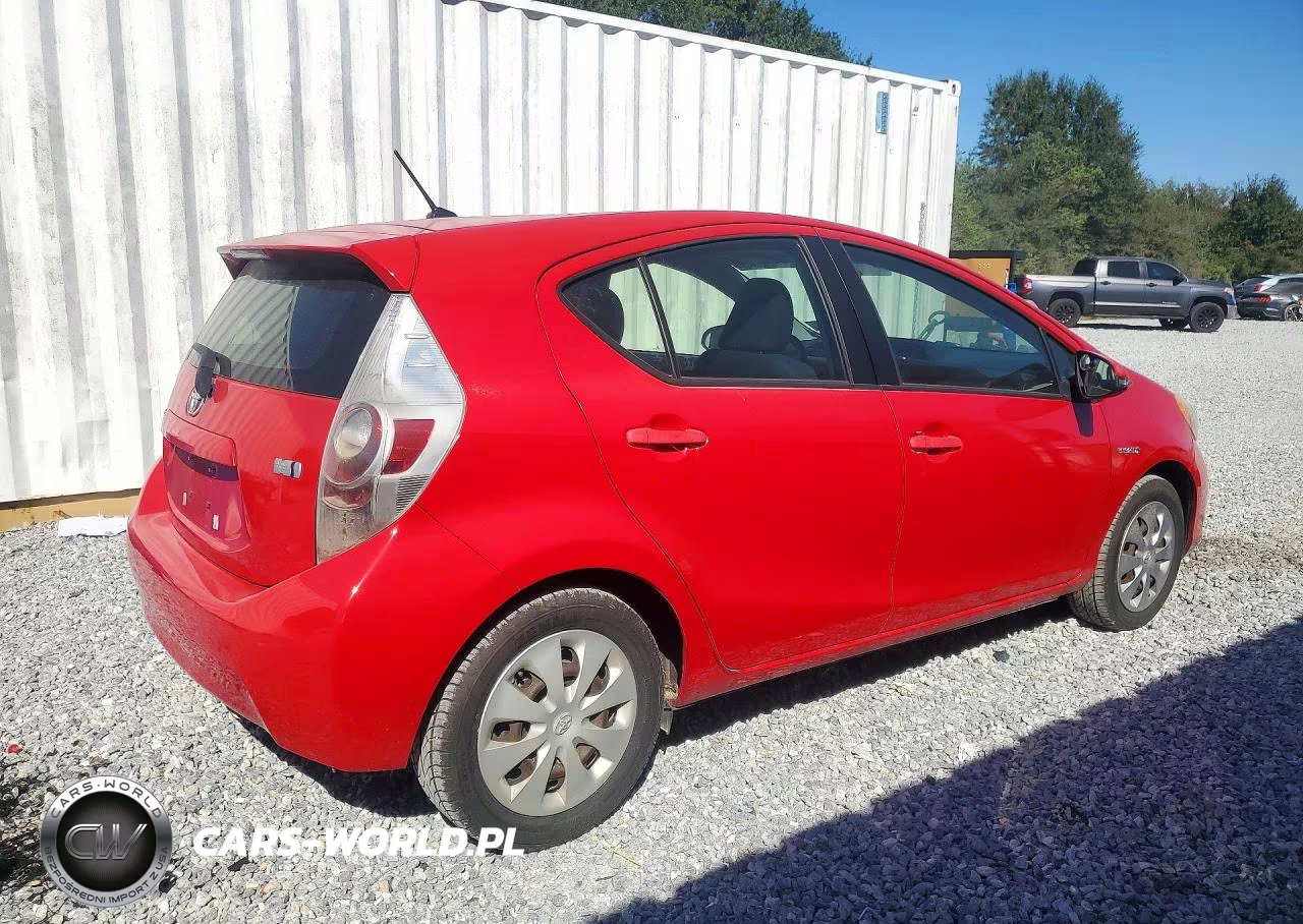 2014 Toyota Prius C Two VIN:JTDKDTB33E1559629 - 3