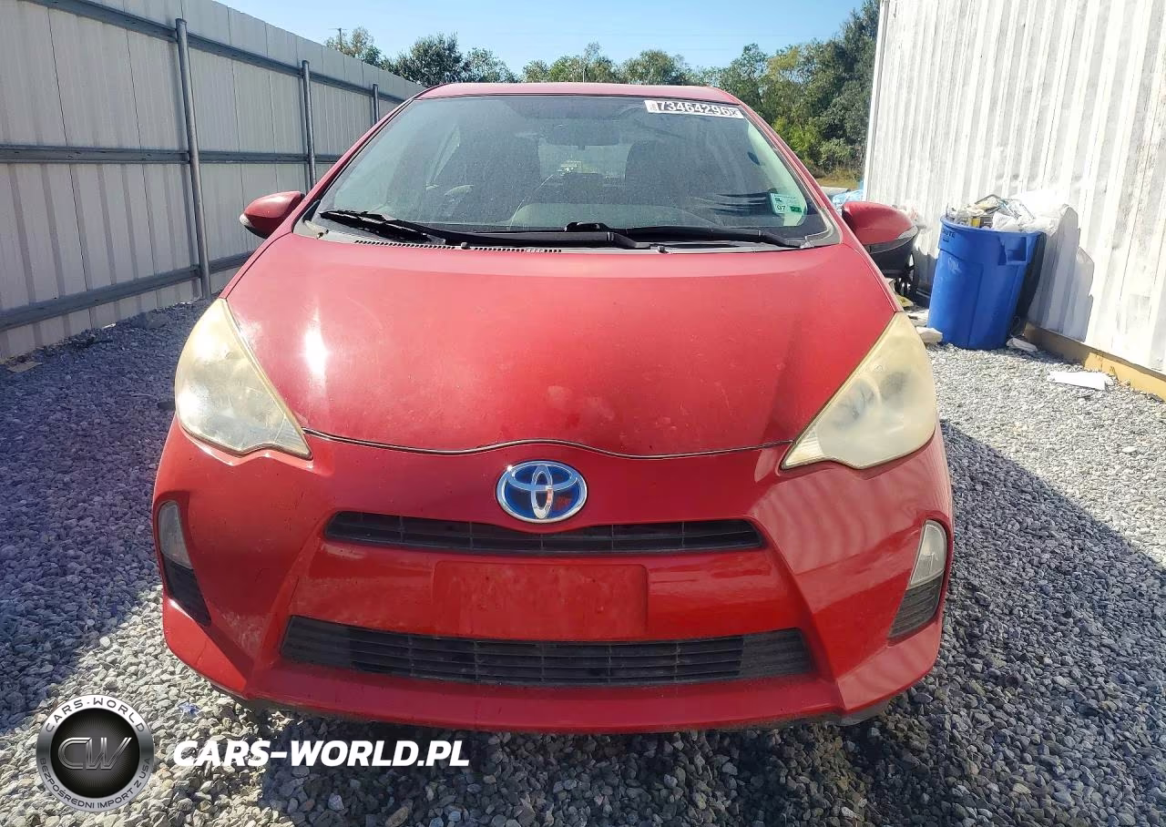 2014 Toyota Prius C Two VIN:JTDKDTB33E1559629 - 5