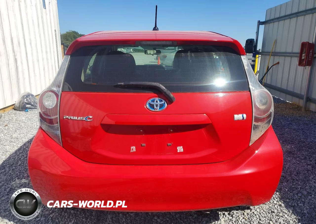 2014 Toyota Prius C Two VIN:JTDKDTB33E1559629 - 6