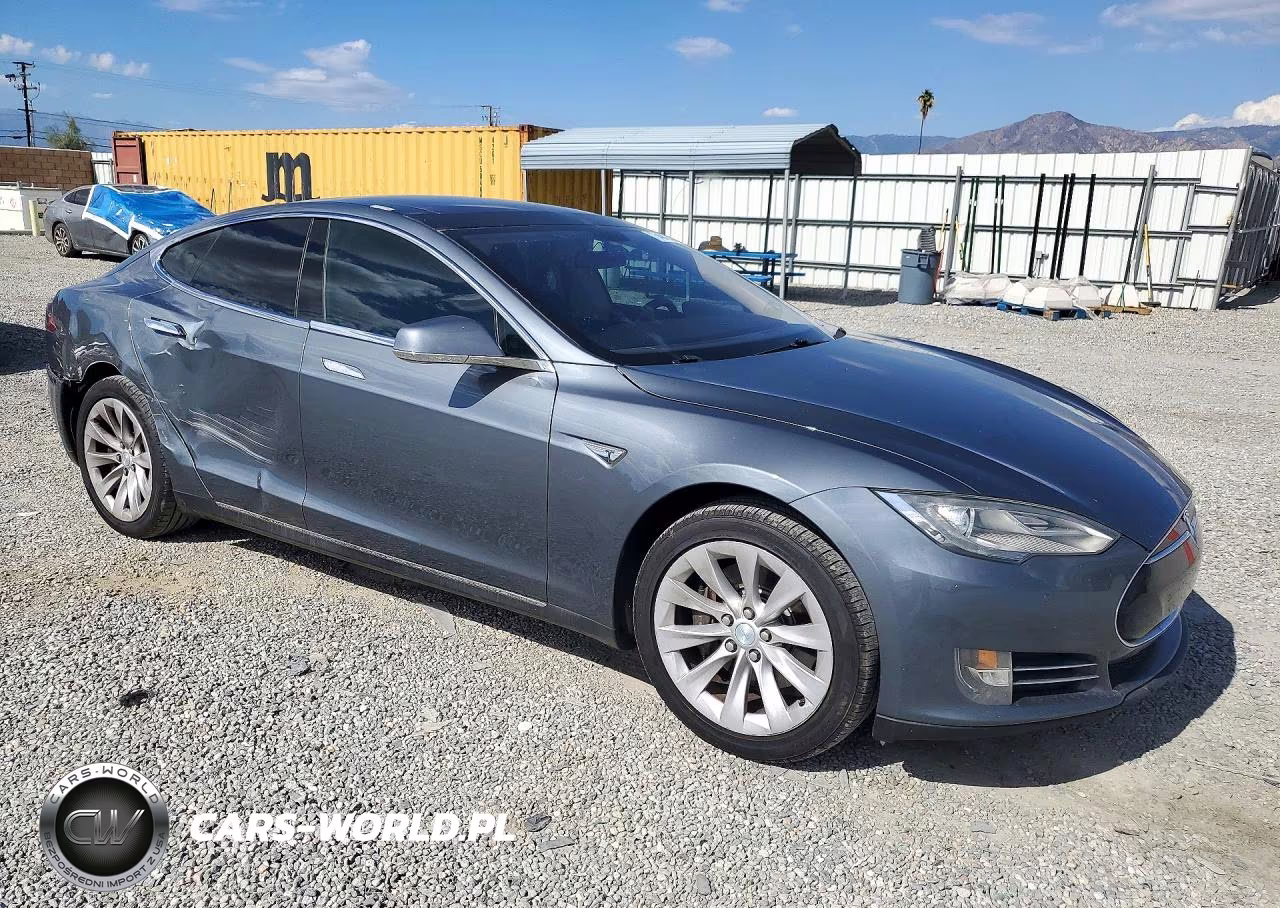 2014 Tesla Model S VIN:5YJSA1H10EFP43713 - 4
