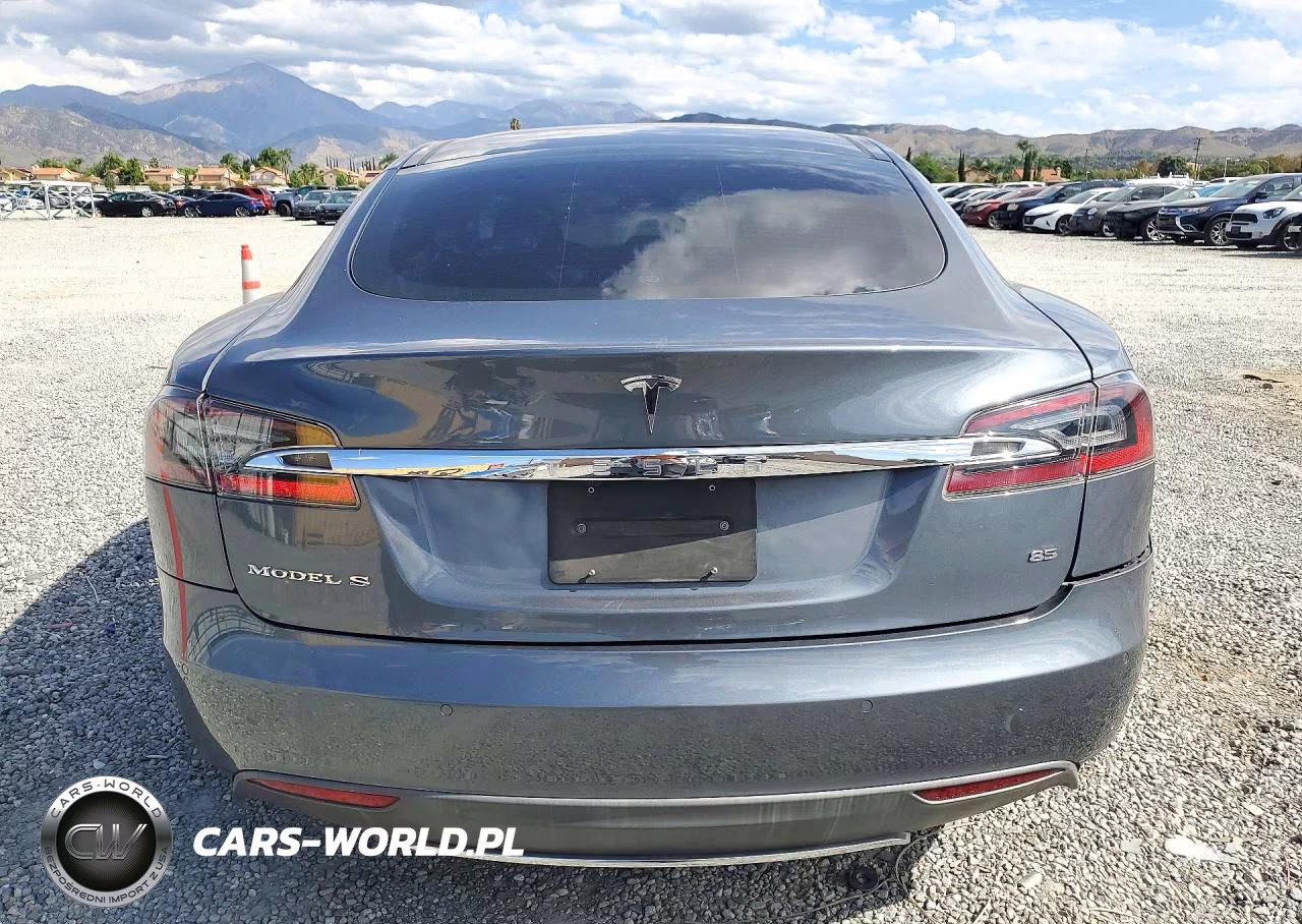 2014 Tesla Model S VIN:5YJSA1H10EFP43713 - 6