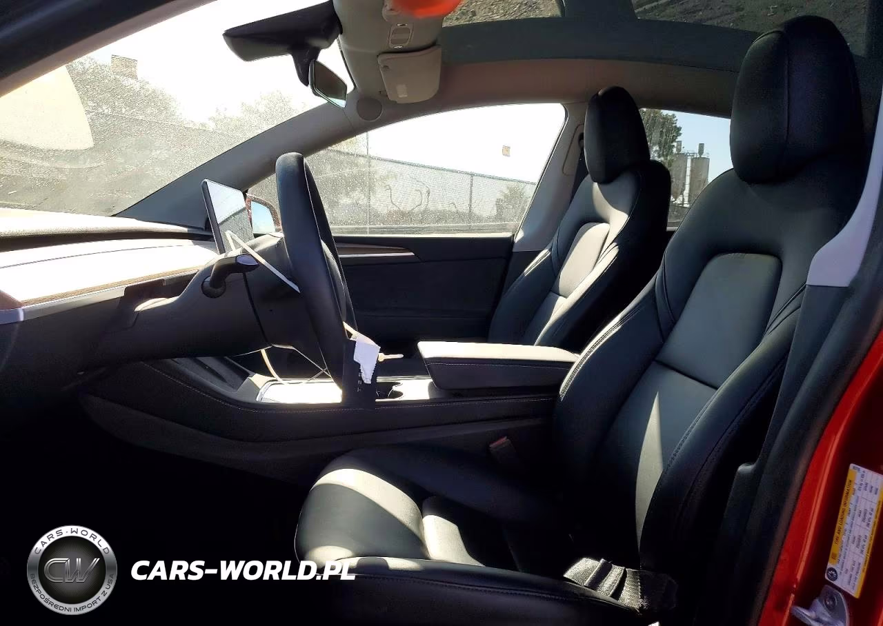 2023 Tesla Model Y VIN:7SAYGDEEXPA063726 - 7