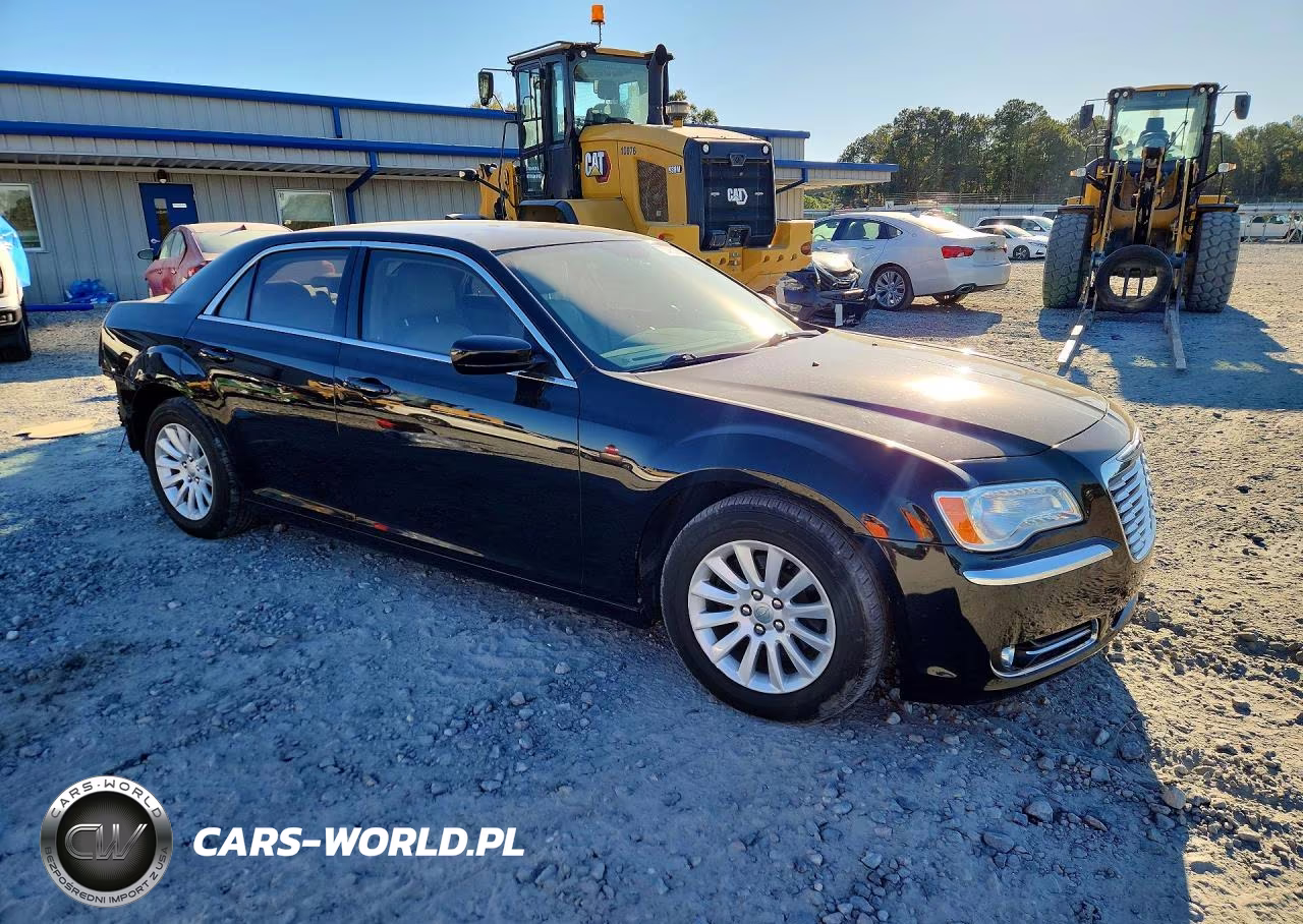 2014 Chrysler 300 VIN:2C3CCAAG8EH305887 - 4