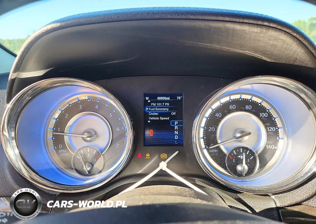 2014 Chrysler 300 VIN:2C3CCAAG8EH305887 - 9