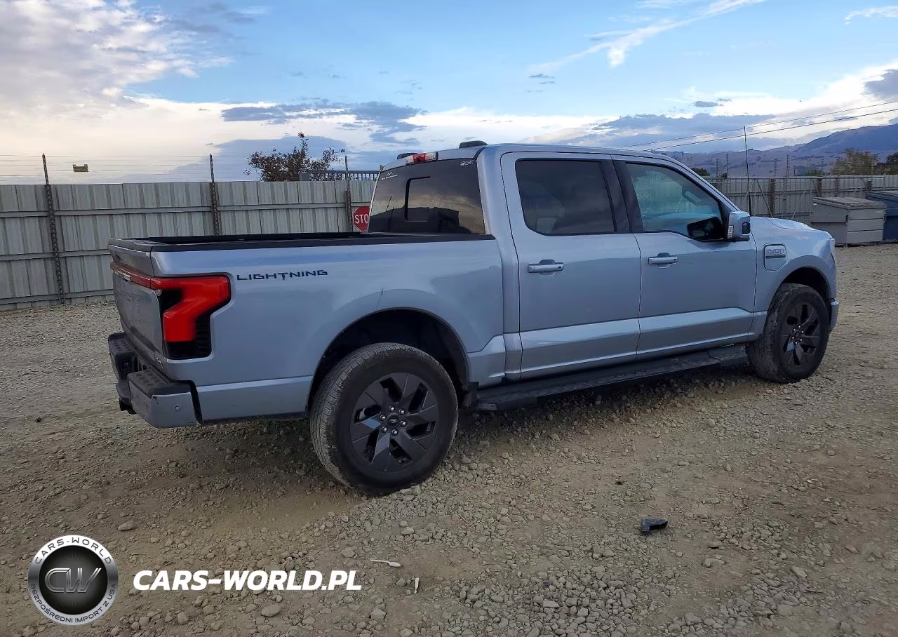 2022 Ford F150 Lightning Lariat VIN:1FT6W1EV1NWG03868 - 3