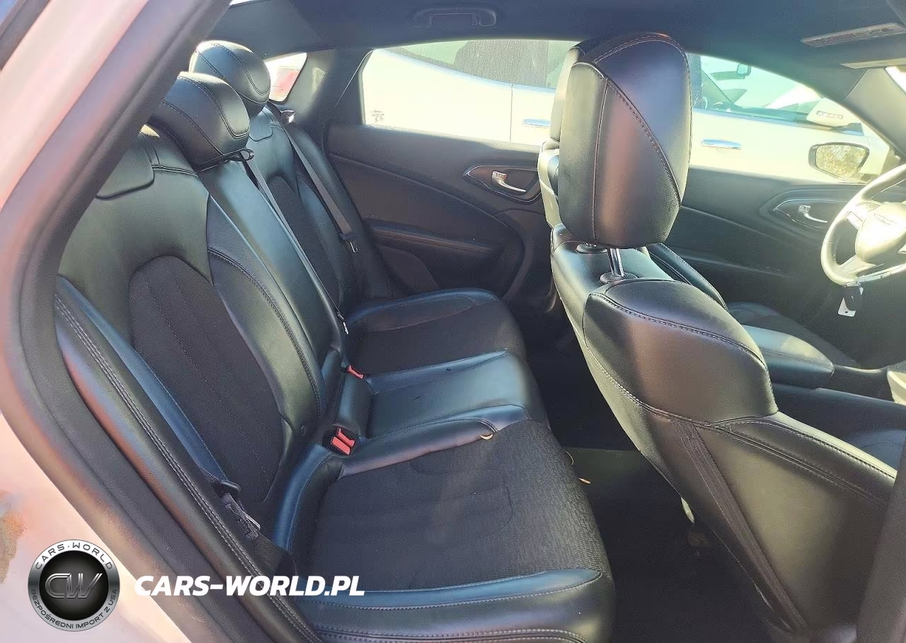 2015 Chrysler 200 S VIN:1C3CCCDG6FN636645 - 10