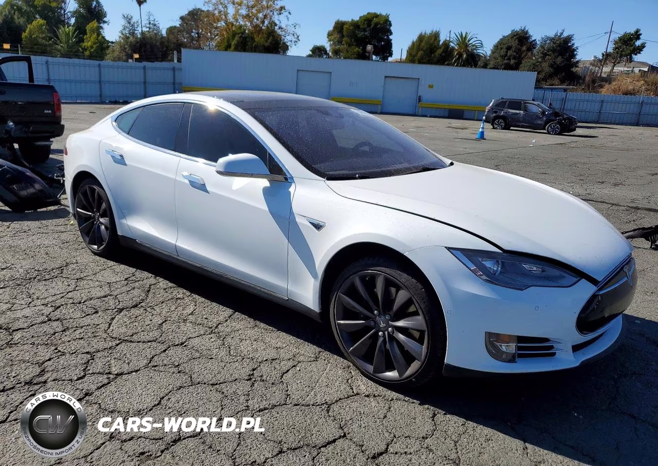 2015 Tesla Model S 85 VIN:5YJSA1H11FFP75474 - 4