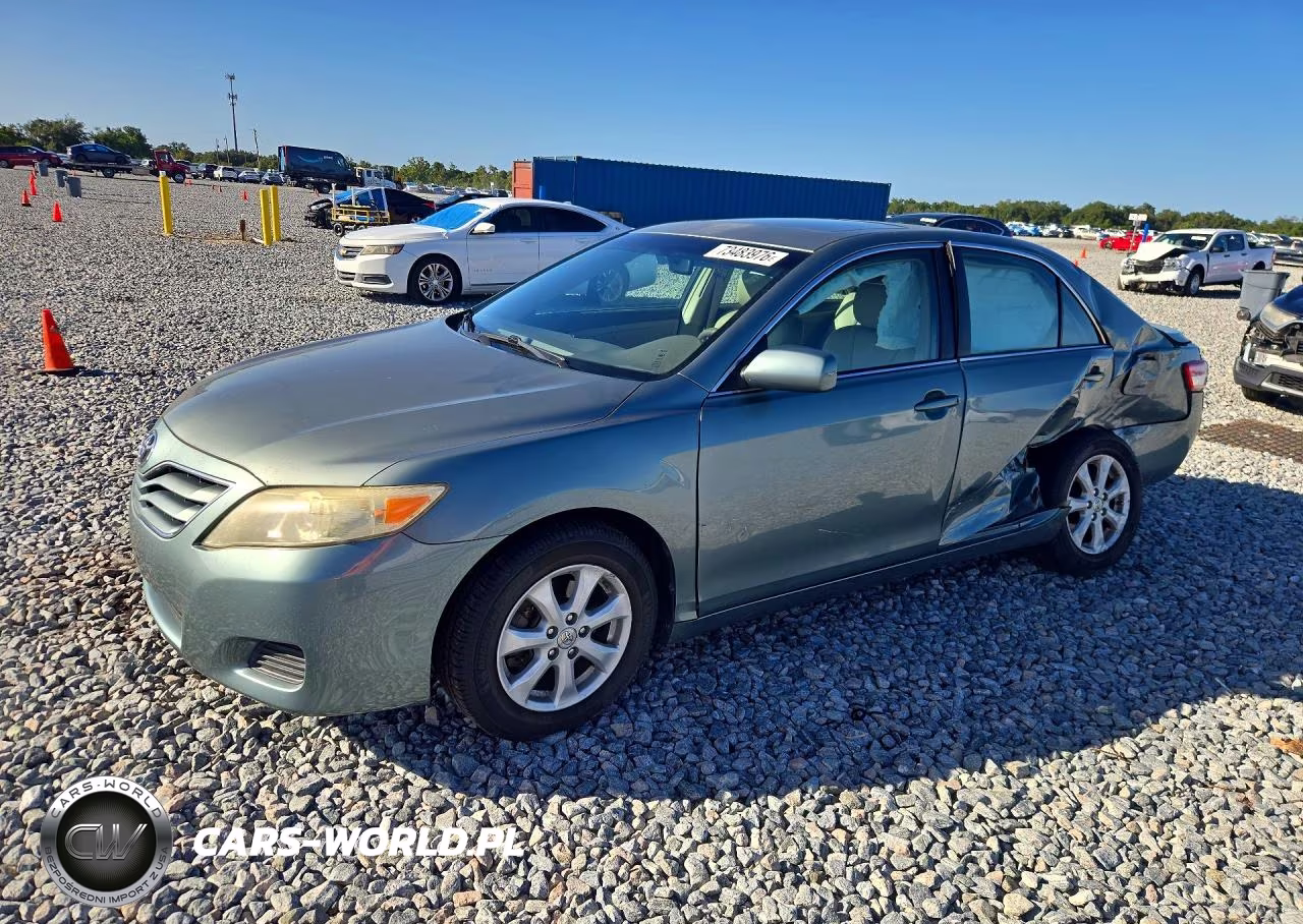 2010 Toyota Camry Le – zdjęcie 1 z 12
