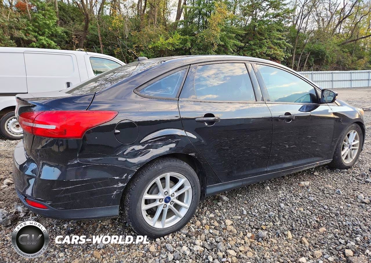 2016 Ford Focus Se VIN:1FADP3F20GL395268 - 3