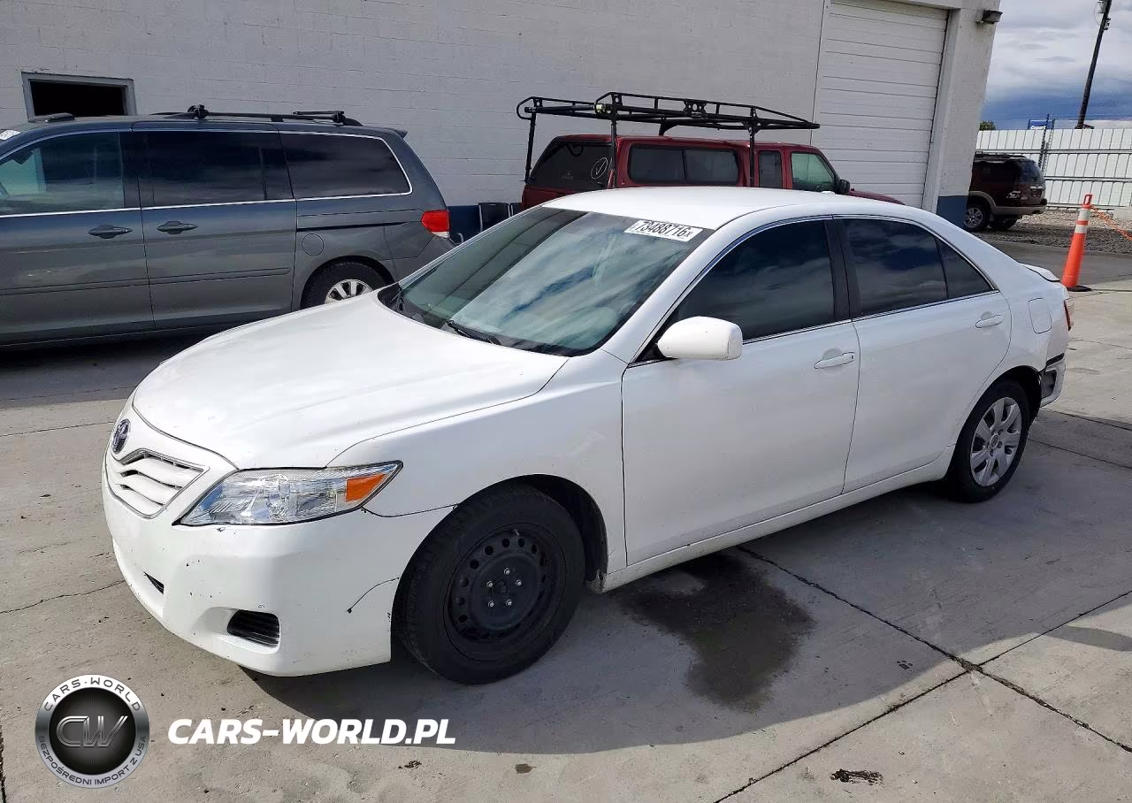 2010 Toyota Camry Le – zdjęcie 1 z 12